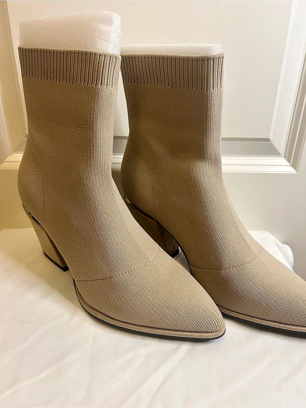 MIS Draxton Pointed Toe Knit Heeled Boots in Beige US 7.5M NWT